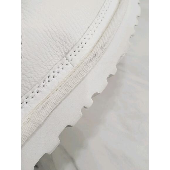 NEW WITHOUT‎ BOX UGG Neumel Boot Solid White Chukka Size 10 WARM Bright
